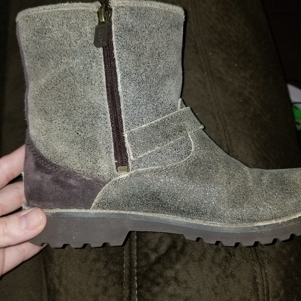 Boys UGG boots - Picture 4 of 5